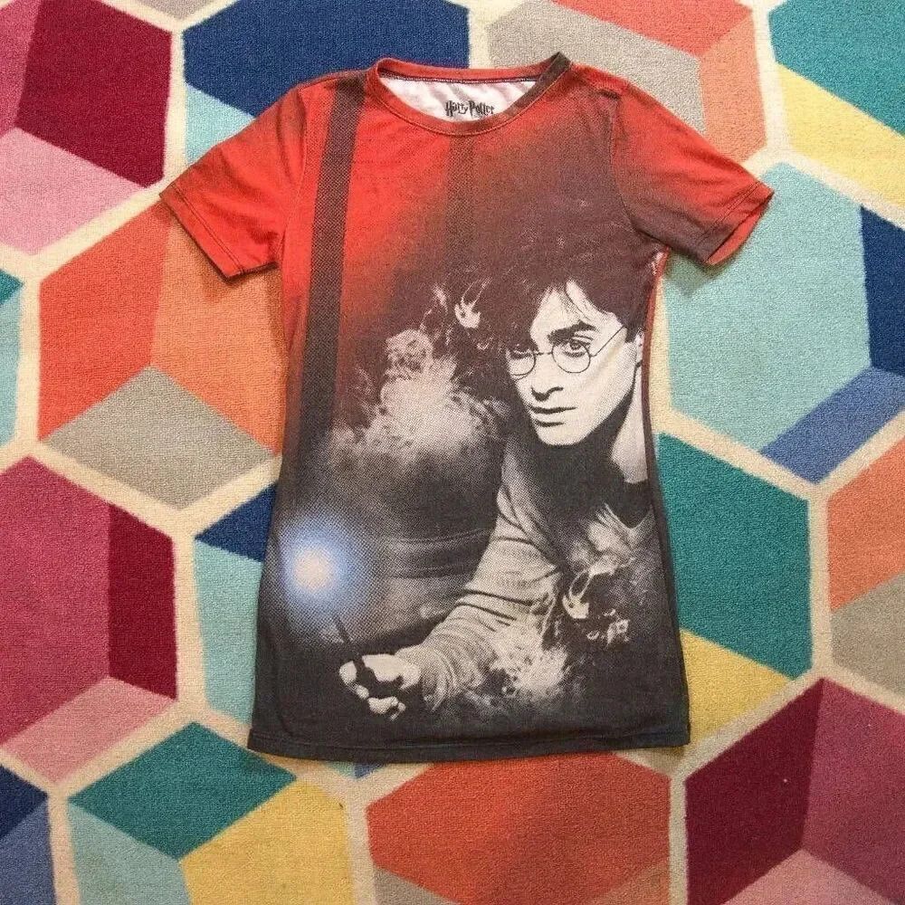 Harry Potter Deathly Hallows T-Shirt Black Red Hot Topic Size Small‎